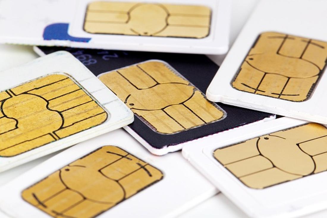 هل يحتوي آيفون 15 على بطاقة SIM؟ اكتشاف أحدث ميزات الاتصال